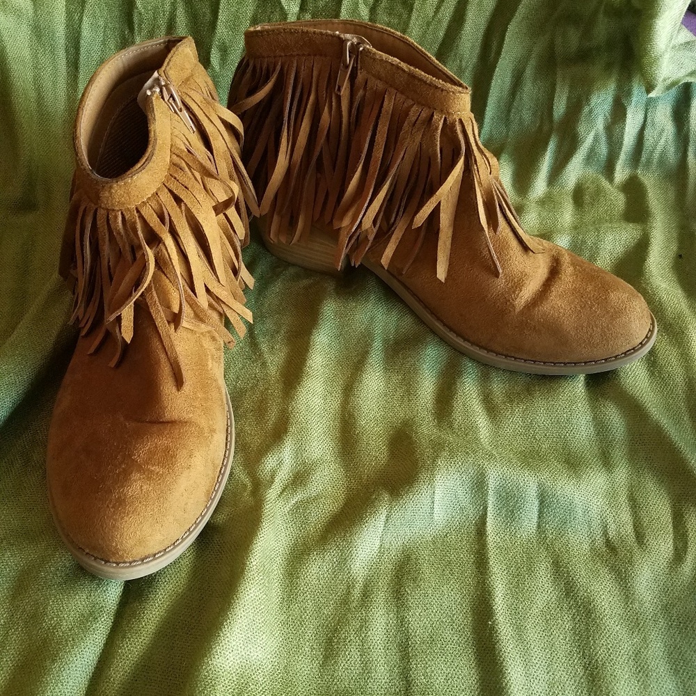 Soda Fringe Top Booties Sz 11